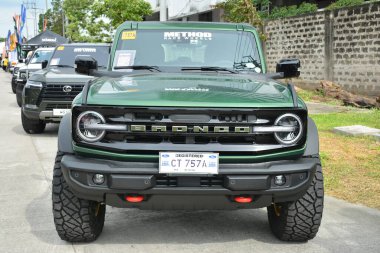 QUEZON CITY, PH - SEPT 28 - Ford Bronco, 28 Eylül 2024 tarihinde Quezon City, Filipinler 'de 4x4 Expo' da. 4x4 Expo, Filipinler 'de düzenlenen bir off-road araç fuarıdır..