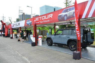QUEZON CITY, PH - SEPT 28 - Jetour standı 28 Eylül 2024 tarihinde Quezon City, Filipinler 'de 4X4 Expo' da. 4x4 Expo, Filipinler 'de düzenlenen bir off-road araç fuarıdır..