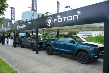 QUEZON CITY, PH - SEPT 28 - Foton standı 28 Eylül 2024 tarihinde Quezon City, Filipinler 'de 4X4 Expo' da. 4x4 Expo, Filipinler 'de düzenlenen bir off-road araç fuarıdır..