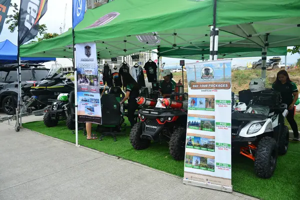 QUEZON CITY, PH - SEPT 28 - Ucm standında 28 Eylül 2024 tarihinde Quezon City, Filipinler. 4x4 Expo, Filipinler 'de düzenlenen bir off-road araç fuarıdır..