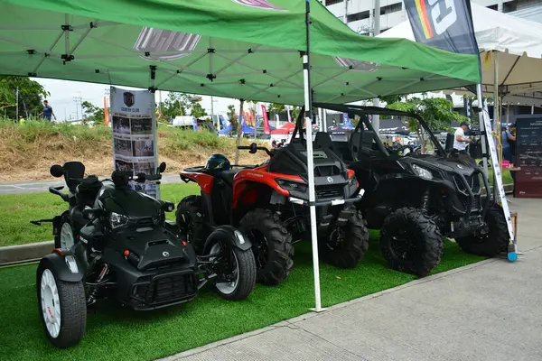 QUEZON CITY, PH - SEPT 28 - Ucm standında 28 Eylül 2024 tarihinde Quezon City, Filipinler. 4x4 Expo, Filipinler 'de düzenlenen bir off-road araç fuarıdır..