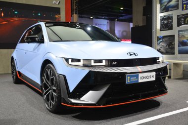 Pasay, PH-26 - Filipin Elektrik Aracı Zirvesi 'nde 26 Ekim 2024 tarihinde Pasay, Filipinler' de Hyundai ioniq 5 n. Filipin Elektrikli Araç Zirvesi, Filipinler 'de her yıl düzenlenen bir otomobil etkinliğidir..