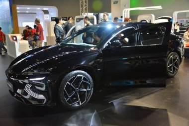 Pasay, PH - OCT 26 - Filipin Elektrik Araç Zirvesi 'nde 26 Ekim 2024' te Paşay, Filipinler 'de Byd mührü. Filipin Elektrikli Araç Zirvesi, Filipinler 'de her yıl düzenlenen bir otomobil etkinliğidir..