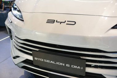 Pasay, PH-26 - Filipin Elektrik Aracı Zirvesi 'nde Byd Sealion, 26 Ekim 2024 Pasay, Filipinler. Filipin Elektrikli Araç Zirvesi, Filipinler 'de her yıl düzenlenen bir otomobil etkinliğidir..