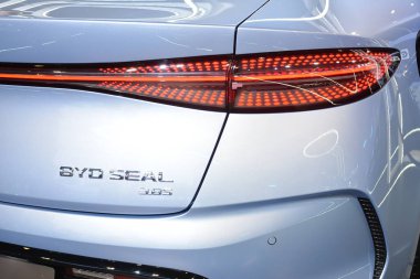 Pasay, PH - OCT 26 - Filipin Elektrik Araç Zirvesi 'nde 26 Ekim 2024' te Paşay, Filipinler 'de Byd mührü. Filipin Elektrikli Araç Zirvesi, Filipinler 'de her yıl düzenlenen bir otomobil etkinliğidir..