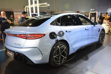 Pasay, PH - OCT 26 - Filipin Elektrik Araç Zirvesi 'nde 26 Ekim 2024' te Paşay, Filipinler 'de Byd mührü. Filipin Elektrikli Araç Zirvesi, Filipinler 'de her yıl düzenlenen bir otomobil etkinliğidir..