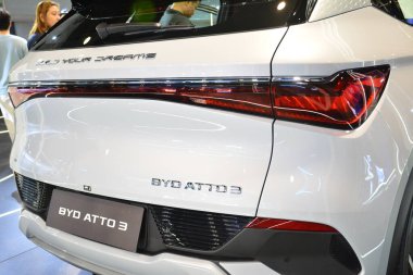 Pasay, PH-26 - Filipin Elektrik Aracı Zirvesi 'nde Byd atto 3, 26 Ekim 2024 Pasay, Filipinler. Filipin Elektrikli Araç Zirvesi, Filipinler 'de her yıl düzenlenen bir otomobil etkinliğidir..