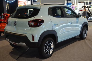 Pasay, PH-26 - Filipin Elektrik Aracı Zirvesi 'nde dongfeng kutusu, 26 Ekim 2024 Pasay, Filipinler. Filipin Elektrikli Araç Zirvesi, Filipinler 'de her yıl düzenlenen bir otomobil etkinliğidir..