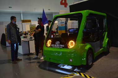 Pasay, PH - OCT 26 - Filipin Elektrikli Araç Zirvesi 'nde Tojo motorları 26 Ekim 2024 Pasay, Filipinler. Filipin Elektrikli Araç Zirvesi, Filipinler 'de her yıl düzenlenen bir otomobil etkinliğidir..