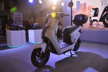 Pasay, PH - 26 - Honda em1 e Filipin Elektrikli Araç Zirvesi 'nde 26 Ekim 2024 Pasay, Filipinler. Filipin Elektrikli Araç Zirvesi, Filipinler 'de her yıl düzenlenen bir otomobil etkinliğidir..