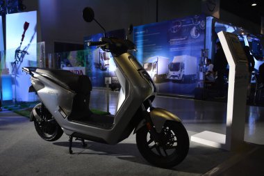 Pasay, PH - 26 - Honda em1 e Filipin Elektrikli Araç Zirvesi 'nde 26 Ekim 2024 Pasay, Filipinler. Filipin Elektrikli Araç Zirvesi, Filipinler 'de her yıl düzenlenen bir otomobil etkinliğidir..