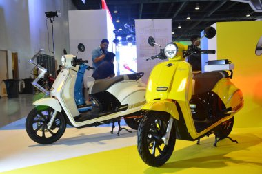 Pasay, PH - OCT 26 - Filipin Elektrikli Araç Zirvesi 'nde Imotor buharı 26 Ekim 2024 Pasay, Filipinler. Filipin Elektrikli Araç Zirvesi, Filipinler 'de her yıl düzenlenen bir otomobil etkinliğidir..