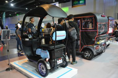 Pasay, PH - 26 - Filipin Elektrikli Araç Zirvesi 'nde 26 Ekim 2024 Pasay, Filipinler. Filipin Elektrikli Araç Zirvesi, Filipinler 'de her yıl düzenlenen bir otomobil etkinliğidir..