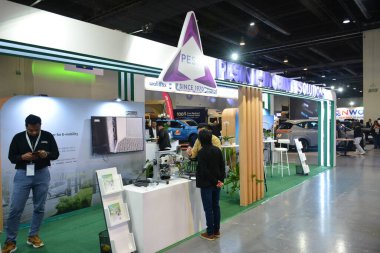 Pasay, PH-26 - Filipin Elektrik Aracı Zirvesi 'nde Pesin standı, 26 Ekim 2024, Pasay, Filipinler. Filipin Elektrikli Araç Zirvesi, Filipinler 'de her yıl düzenlenen bir otomobil etkinliğidir..