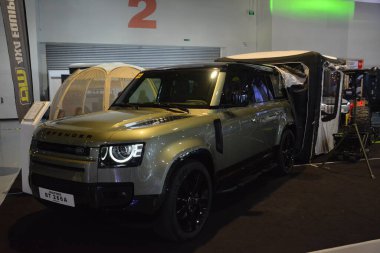 Pasay, PH - OCT 26 - Filipin Elektrikli Araç Zirvesi 'nde arazi gezgini savunucusu 26 Ekim 2024 Pasay, Filipinler. Filipin Elektrikli Araç Zirvesi, Filipinler 'de her yıl düzenlenen bir otomobil etkinliğidir..