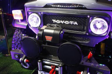Pasay, PH-16 - 16 Kasım 2024 'te Filipinler, Pasay' da Manila Oto Salonu 'nda Toyota kara kruvazörü. Manila Auto Salon, Filipinler 'de düzenlenen bir pazar sonrası araba fuarıdır..