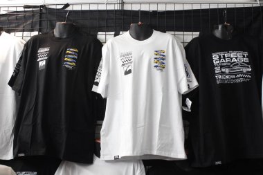 Pasay, PH-16 - 16 Kasım 2024 tarihinde Filipinler, Pasay 'da Manila Oto Salonu' nda gümrük gömleği baskısı. Manila Auto Salon, Filipinler 'de düzenlenen bir pazar sonrası araba fuarıdır..