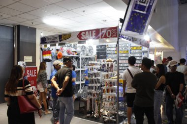 Pasay, PH-16 - 16 Kasım 2024 tarihinde Filipinler 'in Pasay kentindeki Manila Oto Salonu' nda Eurovision standı. Manila Auto Salon, Filipinler 'de düzenlenen bir pazar sonrası araba fuarıdır..