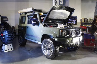 Pasay, PH-16 - Suzuki jimny Manila Auto Salon 'da 16 Kasım 2024 tarihinde Pasay, Filipinler' de. Manila Auto Salon, Filipinler 'de düzenlenen bir pazar sonrası araba fuarıdır..