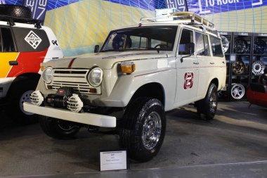 Pasay, PH-16 - 16 Kasım 2024 'te Filipinler, Pasay' da Manila Oto Salonu 'nda Toyota kara kruvazörü. Manila Auto Salon, Filipinler 'de düzenlenen bir pazar sonrası araba fuarıdır..