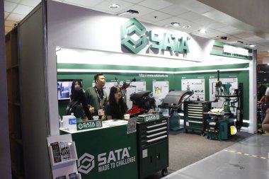 Pasay, PH-16 - 16 Kasım 2024 tarihinde Pasay, Filipinler 'deki Manila Oto Salonu' nda sata standı. Manila Auto Salon, Filipinler 'de düzenlenen bir pazar sonrası araba fuarıdır..