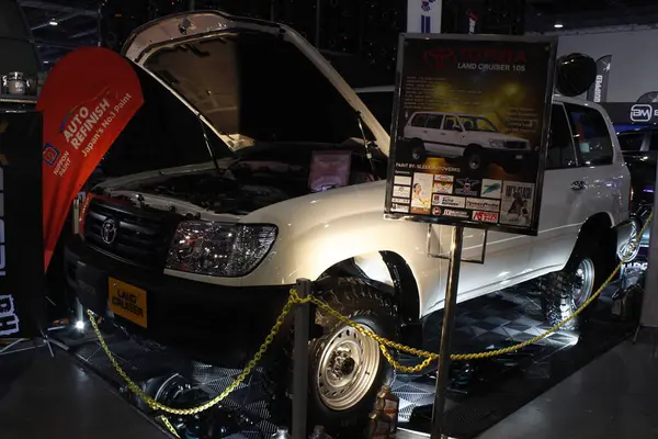 Pasay, PH-16 - 16 Kasım 2024 'te Filipinler, Pasay' da Manila Oto Salonu 'nda Toyota kara kruvazörü. Manila Auto Salon, Filipinler 'de düzenlenen bir pazar sonrası araba fuarıdır..