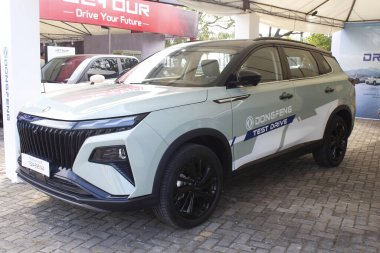 Pasay, PH-16-Dongfeng Oto Focus test sürüşünde 16 Kasım 2024 tarihinde Pasay, Filipinler 'de. Auto Focus, Filipinler 'de düzenlenen bir otomobil test sürüşü etkinliğidir..