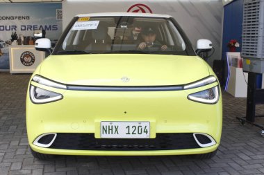 Pasay, PH-16 - 16 Kasım 2024 tarihinde Pasay, Filipinler 'de Oto Focus test sürüşünde Dongfeng kutusu. Auto Focus, Filipinler 'de düzenlenen bir otomobil test sürüşü etkinliğidir..