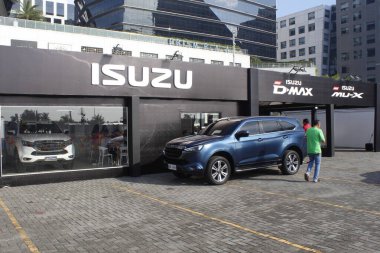 Pasay, PH-16 - Isuzu standı 16 Kasım 2024 tarihinde Pasay, Filipinler 'de Oto Focus test sürüşünde. Auto Focus, Filipinler 'de düzenlenen bir otomobil test sürüşü etkinliğidir..