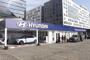 Pasay, PH-16 - 16 Kasım 2024 tarihinde Pasay, Filipinler 'de Oto Focus test sürüşünde Hyundai standı. Auto Focus, Filipinler 'de düzenlenen bir otomobil test sürüşü etkinliğidir..