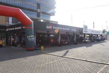 Pasay, PH-16 - 16 Kasım 2024 tarihinde Oto Focus test sürüşünde Toyota standı, Pasay, Filipinler. Auto Focus, Filipinler 'de düzenlenen bir otomobil test sürüşü etkinliğidir..