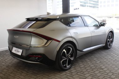 Pasay, PH-16 - Kia ev6 Oto Focus test sürüşünde 16 Kasım 2024 tarihinde Pasay, Filipinler 'de. Auto Focus, Filipinler 'de düzenlenen bir otomobil test sürüşü etkinliğidir..