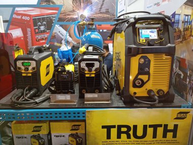 Pasay, PH-9-Esab kaynakçısı Philconstruct Expo 'da 9 Kasım 2024 tarihinde Pasay, Filipinler' de. Philconstruct, Filipinler 'de her yıl düzenlenen bir inşaat sergisidir..