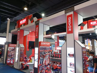 Pasay, PH-NOV 9 - Philconstruct Expo 'daki Emtop aletleri 9 Kasım 2024 Pasay, Filipinler' de. Philconstruct, Filipinler 'de her yıl düzenlenen bir inşaat sergisidir..