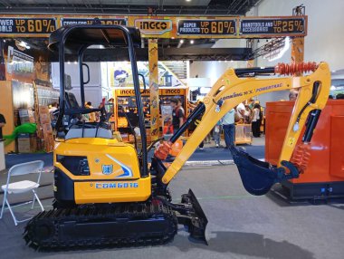Pasay, PH-NOV 9 - 9 Kasım 2024 'te Filipinler' deki Philconstruct Expo 'da Lonking Exavator. Philconstruct, Filipinler 'de her yıl düzenlenen bir inşaat sergisidir..