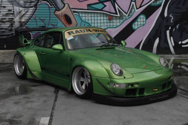 PARANAQUE, PH - 29 DEC - Manila Fitted Car 'da Porsche 911 rwb 29 Aralık 2024' te Paranaque, Filipinler 'de buluşuyor. Manila Fitted, Filipinler 'de bir araba etkinliği düzenleyen bir araba grubu.. 