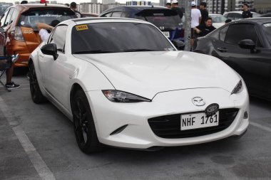 PARANAQUE, PH - JAN 11 - Mazda miata mx5 Meyve suyu yılı açılışında 11 Ocak 2025, Paranaque, Filipinler. Meyve suyu yılı açılışı, Filipinler 'de düzenlenen bir otomobil yarışması.. 