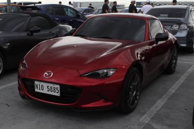 PARANAQUE, PH - JAN 11 - Mazda miata mx5 Meyve suyu yılı açılışında 11 Ocak 2025, Paranaque, Filipinler. Meyve suyu yılı açılışı, Filipinler 'de düzenlenen bir otomobil yarışması.. 