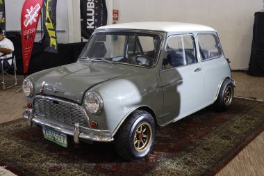 MUNTINLUPA, PH - JAN 28 - Austin mini Cooper 19 Ocak 2025 tarihinde Muntinlupa, Filipinler 'de Neo klasik araba fuarında. Neo Classic, Filipinler 'de düzenlenen bir pazar sonrası araba fuarıdır..