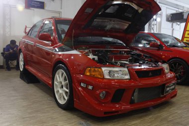 MUNTINLUPA, PH-JAN 28 - Mitsubishi Lancer evolution at Neo classic car show 19 Ocak 2025, Muntinlupa, Filipinler. Neo Classic, Filipinler 'de düzenlenen bir pazar sonrası araba fuarıdır..