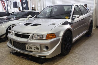 MUNTINLUPA, PH-JAN 28 - Mitsubishi Lancer evolution at Neo classic car show 19 Ocak 2025, Muntinlupa, Filipinler. Neo Classic, Filipinler 'de düzenlenen bir pazar sonrası araba fuarıdır..