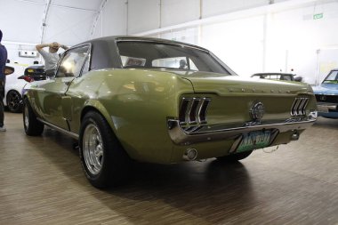 MUNTINLUPA, PH - JAN 28 - Ford Mustang 19 Ocak 2025 tarihinde Muntinlupa, Filipinler 'de Neo klasik araba fuarında. Neo Classic, Filipinler 'de düzenlenen bir pazar sonrası araba fuarıdır..