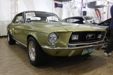 MUNTINLUPA, PH - JAN 28 - Ford Mustang 19 Ocak 2025 tarihinde Muntinlupa, Filipinler 'de Neo klasik araba fuarında. Neo Classic, Filipinler 'de düzenlenen bir pazar sonrası araba fuarıdır..