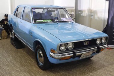 MUNTINLUPA, PH - JAN 28 - Toyota Corona 19 Ocak 2025 tarihinde Muntinlupa, Filipinler 'de Neo klasik araba fuarında. Neo Classic, Filipinler 'de düzenlenen bir pazar sonrası araba fuarıdır..