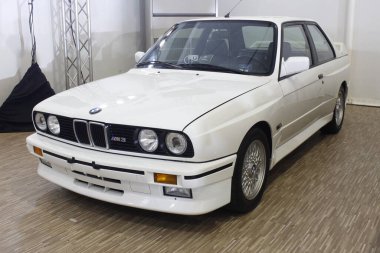MUNTINLUPA, PH - JAN 28 - Bmw m3 19 Ocak 2025 tarihinde Muntinlupa, Filipinler 'de Neo klasik araba fuarında. Neo Classic, Filipinler 'de düzenlenen bir pazar sonrası araba fuarıdır..