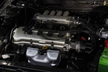 MUNTINLUPA, PH - JAN 28 - Nissan 19 Ocak 2025 tarihinde Muntinlupa, Filipinler 'de Neo klasik araba fuarında motoru aldı. Neo Classic, Filipinler 'de düzenlenen bir pazar sonrası araba fuarıdır..