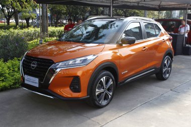 MUNTINLUPA, PH - JAN 28 - Nissan 19 Ocak 2025 tarihinde Muntinlupa, Filipinler 'de Neo klasik araba fuarına tekme attı. Neo Classic, Filipinler 'de düzenlenen bir pazar sonrası araba fuarıdır..