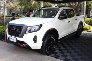 MUNTINLUPA, PH - JAN 28 - Nissan navara 19 Ocak 2025 tarihinde Muntinlupa, Filipinler 'de Neo klasik araba fuarında. Neo Classic, Filipinler 'de düzenlenen bir pazar sonrası araba fuarıdır..