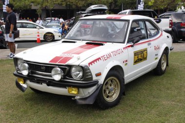 MUNTINLUPA, PH - JAN 28 - Toyota corolla 19 Ocak 2025 tarihinde Muntinlupa, Filipinler 'de Neo klasik araba fuarında. Neo Classic, Filipinler 'de düzenlenen bir pazar sonrası araba fuarıdır..