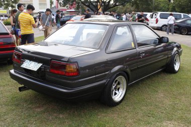 MUNTINLUPA, PH - JAN 28 - Toyota trueno 19 Ocak 2025 tarihinde Muntinlupa, Filipinler 'de Neo klasik araba fuarında. Neo Classic, Filipinler 'de düzenlenen bir pazar sonrası araba fuarıdır..